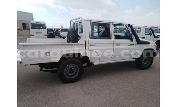 Acheter Import Voiture Toyota Land Cruiser Blanc à Import - Dubai, Conakry Acheter Import Voiture Toyota Land Cruiser Blanc à Import - Dubai, Conakry