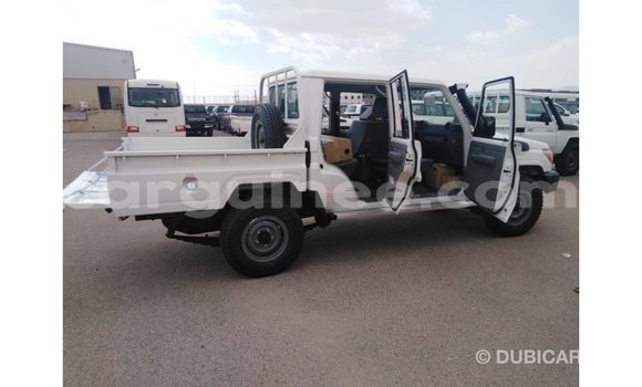Acheter Import Voiture Toyota Land Cruiser Blanc à Import - Dubai, Conakry Acheter Import Voiture Toyota Land Cruiser Blanc à Import - Dubai, Conakry