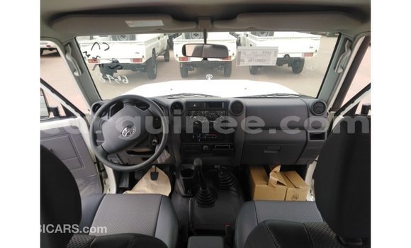 Acheter Import Voiture Toyota Land Cruiser Blanc à Import - Dubai, Conakry Acheter Import Voiture Toyota Land Cruiser Blanc à Import - Dubai, Conakry