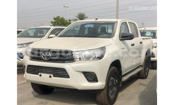 Acheter Import Voiture Toyota Hilux Blanc à Import - Dubai, Conakry Acheter Import Voiture Toyota Hilux Blanc à Import - Dubai, Conakry