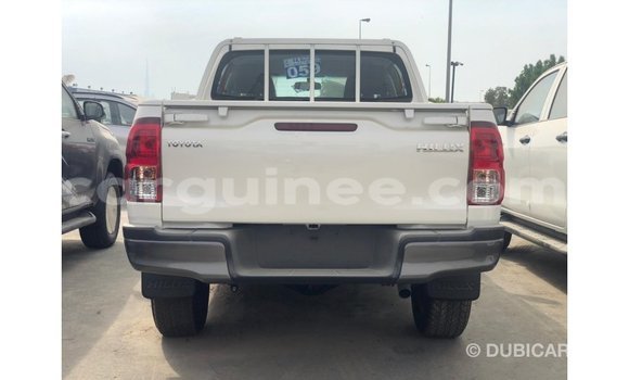 Acheter Import Voiture Toyota Hilux Blanc à Import - Dubai, Conakry Acheter Import Voiture Toyota Hilux Blanc à Import - Dubai, Conakry