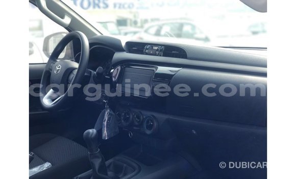 Acheter Import Voiture Toyota Hilux Blanc à Import - Dubai, Conakry Acheter Import Voiture Toyota Hilux Blanc à Import - Dubai, Conakry
