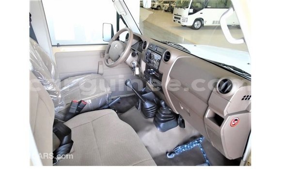 Buy Import Toyota Land Cruiser Beige Car in Import - Dubai in Conakry Buy Import Toyota Land Cruiser Beige Car in Import - Dubai in Conakry