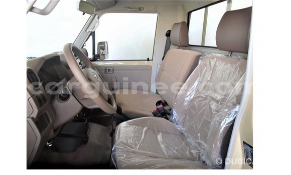 Buy Import Toyota Land Cruiser Beige Car in Import - Dubai in Conakry Buy Import Toyota Land Cruiser Beige Car in Import - Dubai in Conakry