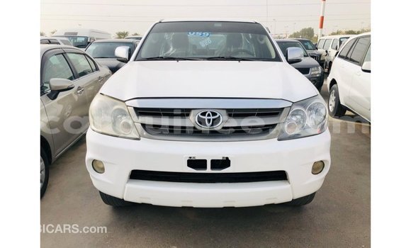 Acheter Import Voiture Toyota Fortuner Blanc à Import - Dubai, Conakry Acheter Import Voiture Toyota Fortuner Blanc à Import - Dubai, Conakry