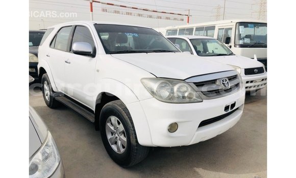 Acheter Import Voiture Toyota Fortuner Blanc à Import - Dubai, Conakry Acheter Import Voiture Toyota Fortuner Blanc à Import - Dubai, Conakry