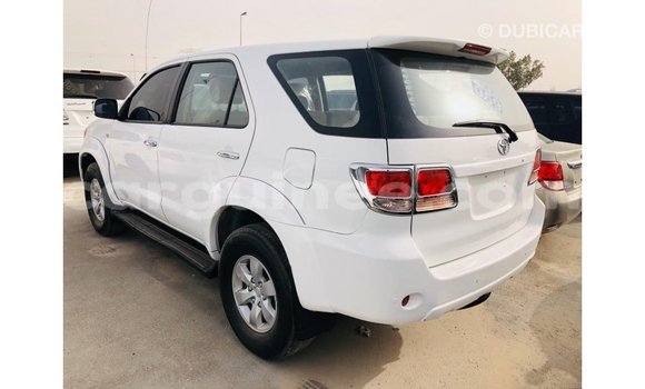Acheter Import Voiture Toyota Fortuner Blanc à Import - Dubai, Conakry Acheter Import Voiture Toyota Fortuner Blanc à Import - Dubai, Conakry