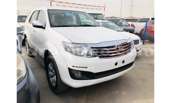 Acheter Import Voiture Toyota Fortuner Blanc à Import - Dubai, Conakry Acheter Import Voiture Toyota Fortuner Blanc à Import - Dubai, Conakry