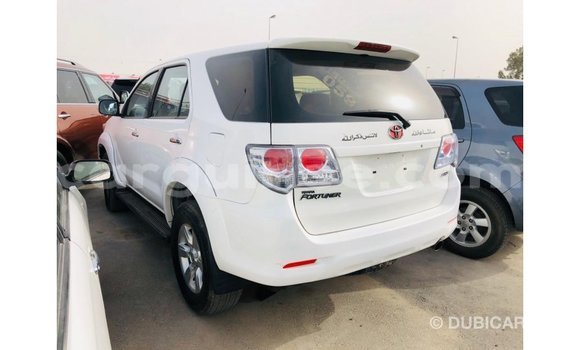 Acheter Import Voiture Toyota Fortuner Blanc à Import - Dubai, Conakry Acheter Import Voiture Toyota Fortuner Blanc à Import - Dubai, Conakry