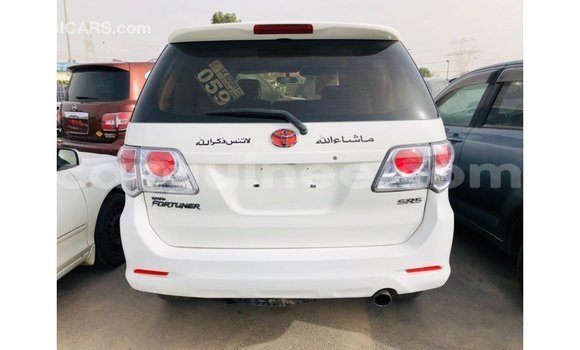 Acheter Import Voiture Toyota Fortuner Blanc à Import - Dubai, Conakry Acheter Import Voiture Toyota Fortuner Blanc à Import - Dubai, Conakry