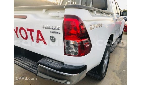 Acheter Import Voiture Toyota Hilux Blanc à Import - Dubai, Conakry Acheter Import Voiture Toyota Hilux Blanc à Import - Dubai, Conakry