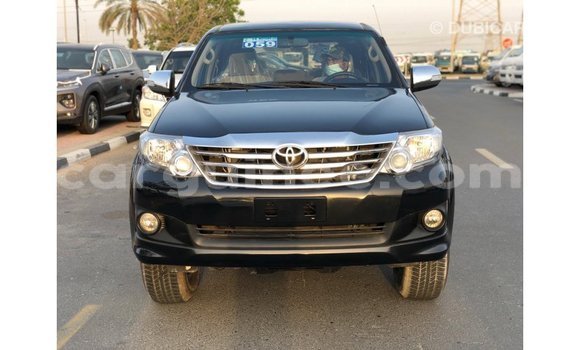Acheter Import Voiture Toyota Fortuner Noir à Import - Dubai, Conakry Acheter Import Voiture Toyota Fortuner Noir à Import - Dubai, Conakry
