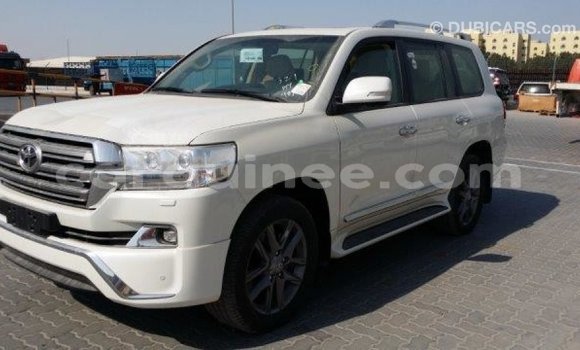 Acheter Import Voiture Toyota Land Cruiser Blanc à Import - Dubai, Conakry Acheter Import Voiture Toyota Land Cruiser Blanc à Import - Dubai, Conakry