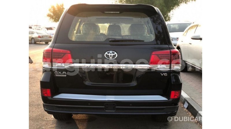 Big with watermark toyota land cruiser conakry import dubai 6297