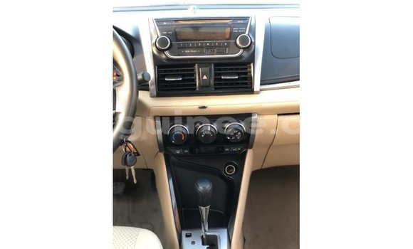 Acheter Import Voiture Toyota Yaris Blanc à Import - Dubai, Conakry Acheter Import Voiture Toyota Yaris Blanc à Import - Dubai, Conakry