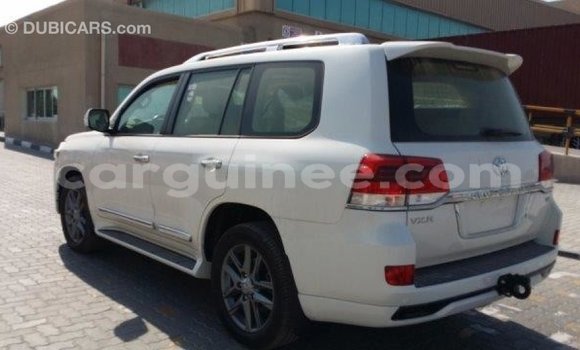 Acheter Import Voiture Toyota Land Cruiser Blanc à Import - Dubai, Conakry Acheter Import Voiture Toyota Land Cruiser Blanc à Import - Dubai, Conakry