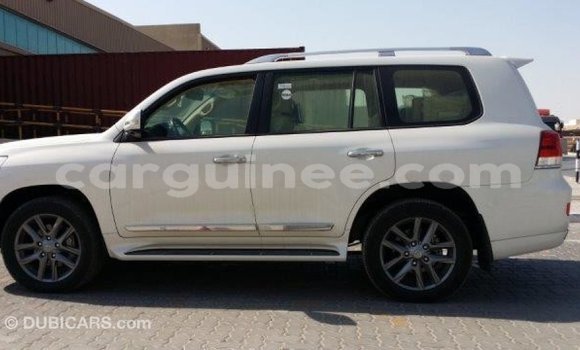 Acheter Import Voiture Toyota Land Cruiser Blanc à Import - Dubai, Conakry Acheter Import Voiture Toyota Land Cruiser Blanc à Import - Dubai, Conakry