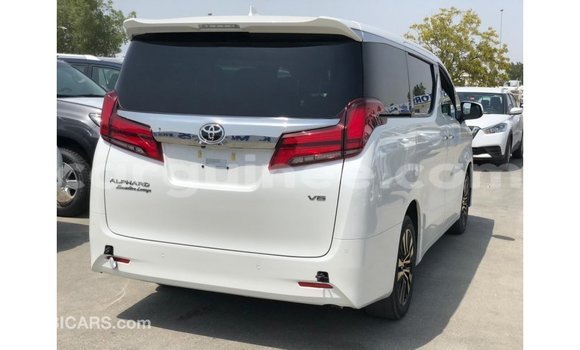Acheter Import Voiture Toyota Alphard Blanc à Import - Dubai, Conakry Acheter Import Voiture Toyota Alphard Blanc à Import - Dubai, Conakry