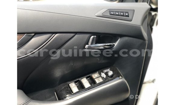 Acheter Import Voiture Toyota Alphard Blanc à Import - Dubai, Conakry Acheter Import Voiture Toyota Alphard Blanc à Import - Dubai, Conakry
