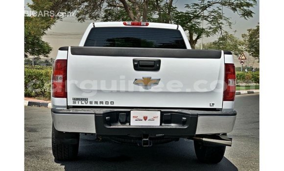Acheter Import Voiture Chevrolet Silverado Blanc à Import - Dubai, Conakry Acheter Import Voiture Chevrolet Silverado Blanc à Import - Dubai, Conakry