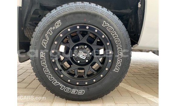 Acheter Import Voiture Chevrolet Silverado Blanc à Import - Dubai, Conakry Acheter Import Voiture Chevrolet Silverado Blanc à Import - Dubai, Conakry