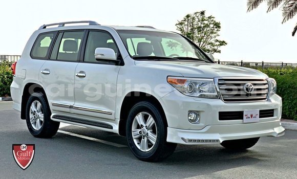Acheter Import Voiture Toyota Land Cruiser Blanc à Import - Dubai, Conakry Acheter Import Voiture Toyota Land Cruiser Blanc à Import - Dubai, Conakry