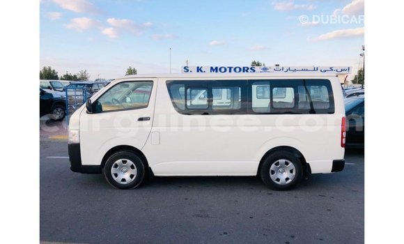 Acheter Import Voiture Toyota Hiace Blanc à Import - Dubai, Conakry Acheter Import Voiture Toyota Hiace Blanc à Import - Dubai, Conakry