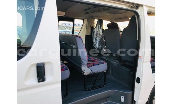Acheter Import Voiture Toyota Hiace Blanc à Import - Dubai, Conakry Acheter Import Voiture Toyota Hiace Blanc à Import - Dubai, Conakry