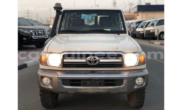 Acheter Import Voiture Toyota Land Cruiser Blanc à Import - Dubai, Conakry Acheter Import Voiture Toyota Land Cruiser Blanc à Import - Dubai, Conakry