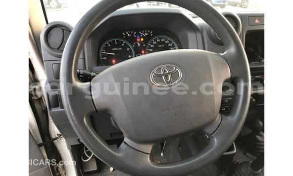 Acheter Import Voiture Toyota Land Cruiser Blanc à Import - Dubai, Conakry Acheter Import Voiture Toyota Land Cruiser Blanc à Import - Dubai, Conakry