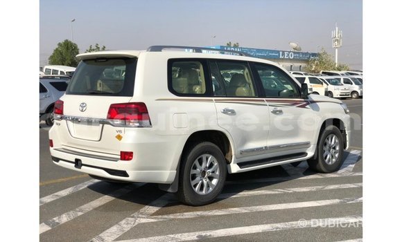 Acheter Import Voiture Toyota Land Cruiser Blanc à Import - Dubai, Conakry Acheter Import Voiture Toyota Land Cruiser Blanc à Import - Dubai, Conakry
