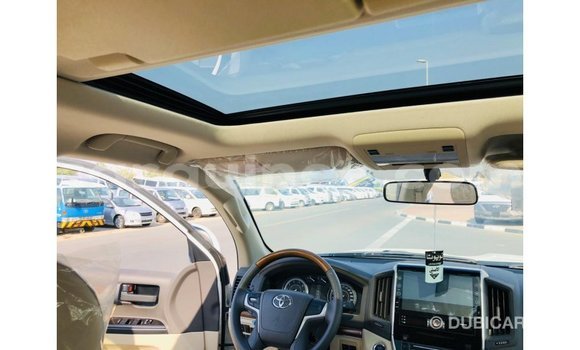 Acheter Import Voiture Toyota Land Cruiser Blanc à Import - Dubai, Conakry Acheter Import Voiture Toyota Land Cruiser Blanc à Import - Dubai, Conakry