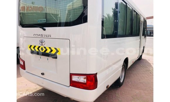Acheter Import Voiture Toyota Coaster Blanc à Import - Dubai, Conakry Acheter Import Voiture Toyota Coaster Blanc à Import - Dubai, Conakry