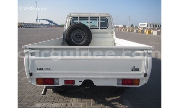 Acheter Import Voiture Toyota Land Cruiser Blanc à Import - Dubai, Conakry Acheter Import Voiture Toyota Land Cruiser Blanc à Import - Dubai, Conakry