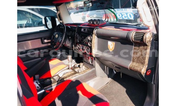 Acheter Import Voiture Toyota FJ Cruiser Noir à Import - Dubai, Conakry Acheter Import Voiture Toyota FJ Cruiser Noir à Import - Dubai, Conakry