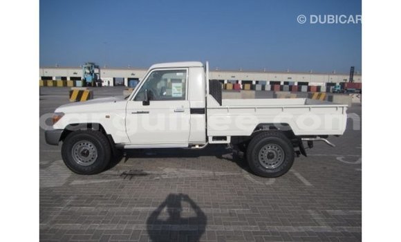 Acheter Import Voiture Toyota Land Cruiser Blanc à Import - Dubai, Conakry Acheter Import Voiture Toyota Land Cruiser Blanc à Import - Dubai, Conakry