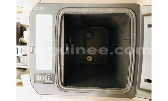 Acheter Import Voiture Toyota Prado Blanc à Import - Dubai, Conakry Acheter Import Voiture Toyota Prado Blanc à Import - Dubai, Conakry