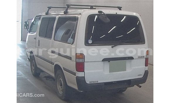 Acheter Import Voiture Toyota Hiace Blanc à Import - Dubai, Conakry Acheter Import Voiture Toyota Hiace Blanc à Import - Dubai, Conakry