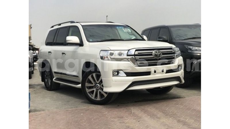 Big with watermark toyota land cruiser conakry import dubai 6400