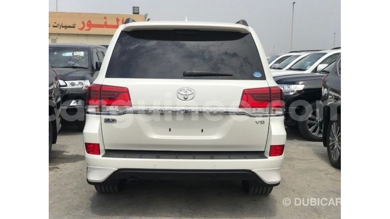 Big with watermark toyota land cruiser conakry import dubai 6400