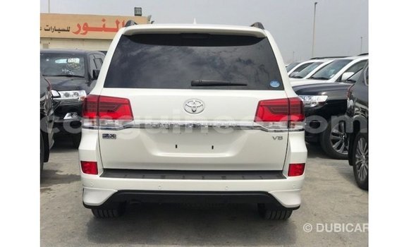 Acheter Import Voiture Toyota Land Cruiser Blanc à Import - Dubai, Conakry Acheter Import Voiture Toyota Land Cruiser Blanc à Import - Dubai, Conakry