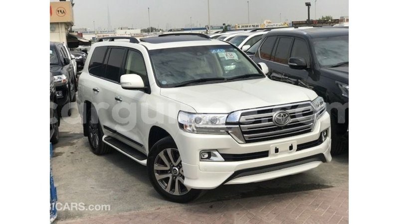 Big with watermark toyota land cruiser conakry import dubai 6400