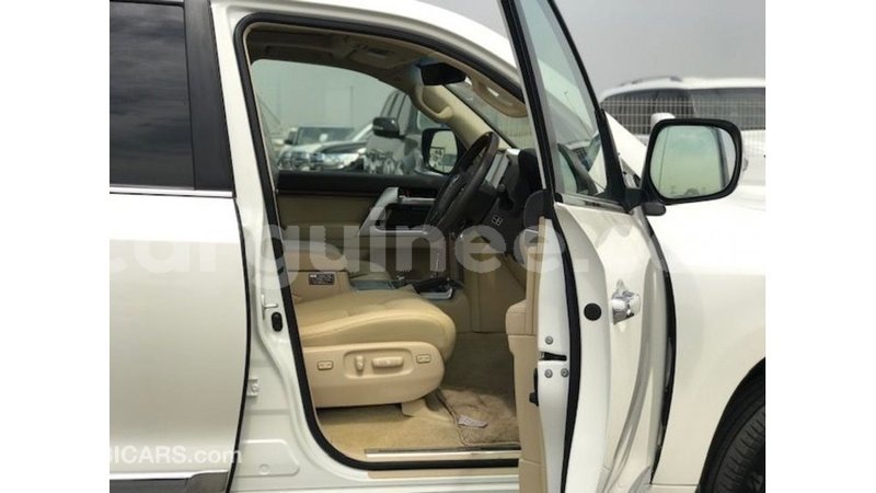 Big with watermark toyota land cruiser conakry import dubai 6400