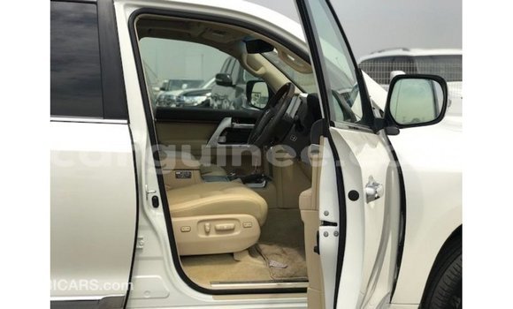 Acheter Import Voiture Toyota Land Cruiser Blanc à Import - Dubai, Conakry Acheter Import Voiture Toyota Land Cruiser Blanc à Import - Dubai, Conakry
