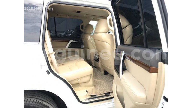 Big with watermark toyota land cruiser conakry import dubai 6400