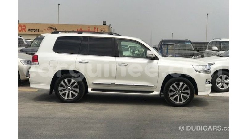 Big with watermark toyota land cruiser conakry import dubai 6400