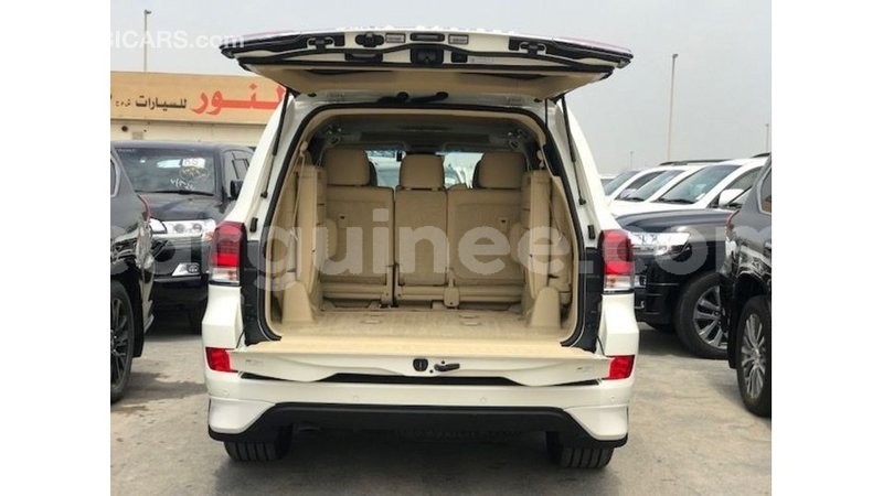 Big with watermark toyota land cruiser conakry import dubai 6400