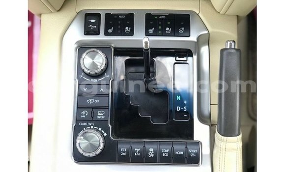 Acheter Import Voiture Toyota Land Cruiser Blanc à Import - Dubai, Conakry Acheter Import Voiture Toyota Land Cruiser Blanc à Import - Dubai, Conakry