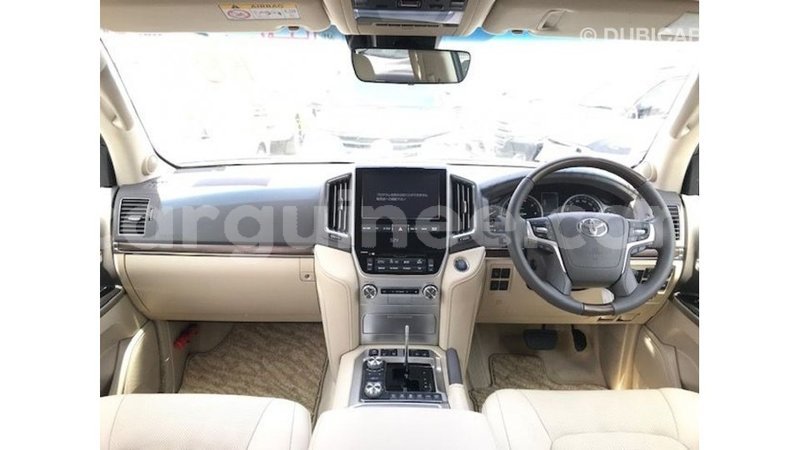 Big with watermark toyota land cruiser conakry import dubai 6403