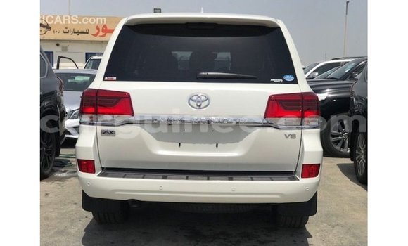 Acheter Import Voiture Toyota Land Cruiser Blanc à Import - Dubai, Conakry Acheter Import Voiture Toyota Land Cruiser Blanc à Import - Dubai, Conakry